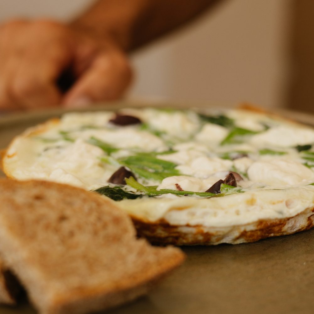 Omelette Fit con pan artesanal