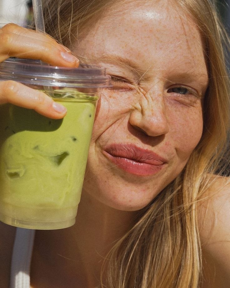 Sonrisa OLIVO con smoothie verde